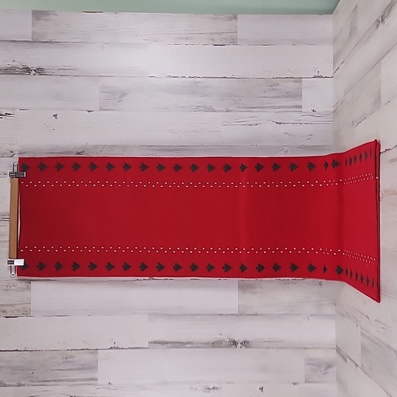 Crate & Barrel Snowy Woods red green reversible table runner 14" x 108" FLAWS - Picture 10 of 11